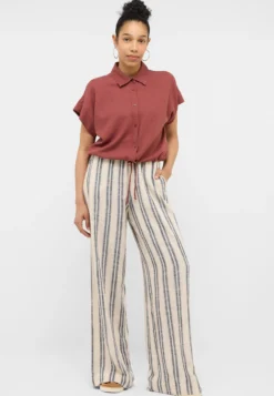 Hose Style Lacey