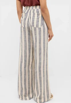 Hose Style Lacey