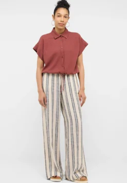 Hose Style Lacey