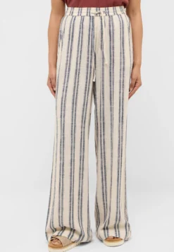 Hose Style Lacey