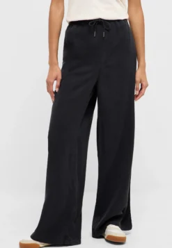 Hose Style Mirabelle