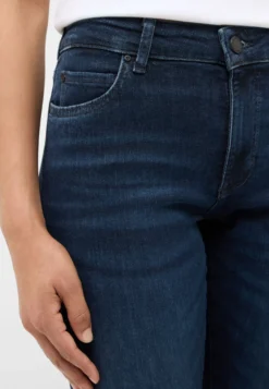 Jeanshose Style Crosby Relaxed Straight