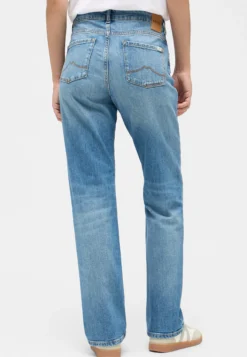Jeans Style Crosby Relaxed Straight