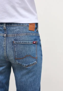 Jeans Style Crosby Relaxed Straight