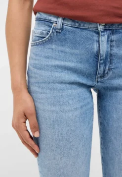 Jeans Style Crosby Relaxed Straight