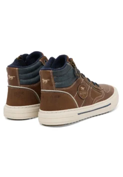 Sneaker Style Masha