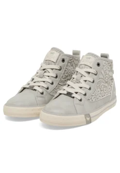 Sneaker Style Winona