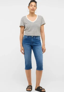 T-Shirt Style Amy