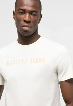 T-Shirt Style Austin