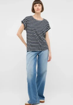 T-Shirt Style Lesley