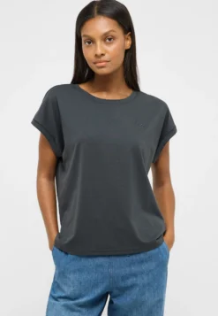 T-Shirt Style Lesley