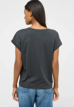 T-Shirt Style Lesley