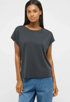 T-Shirt Style Lesley