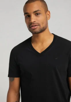 T-Shirt StyleV-Neck