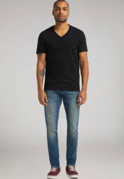 T-Shirt StyleV-Neck