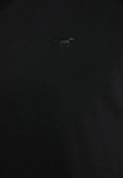 T-Shirt StyleV-Neck